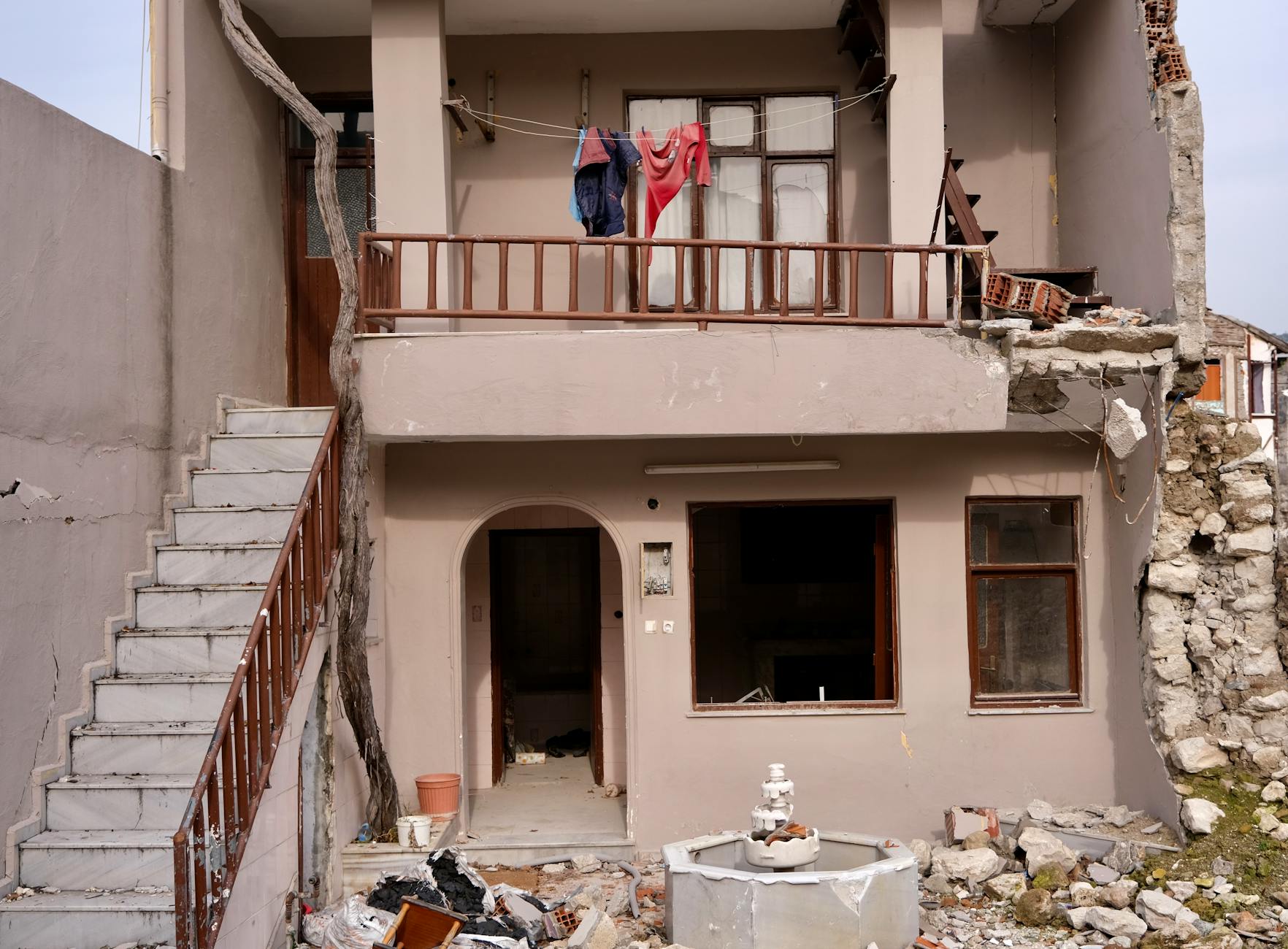 Damaged residential building facade in Hatay, Türkiye, showing earthquake impact. - rebuild intimacy after stress
