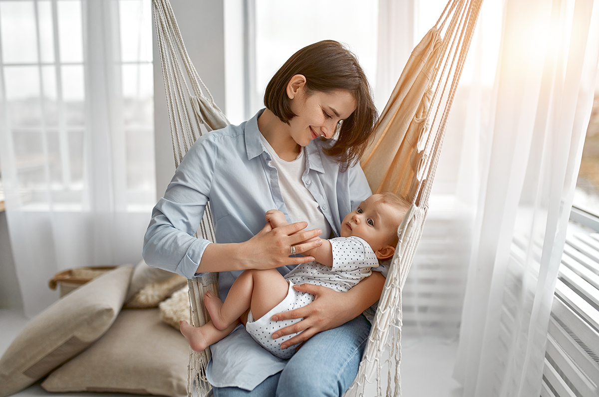 Mother and baby forming an attachment bond