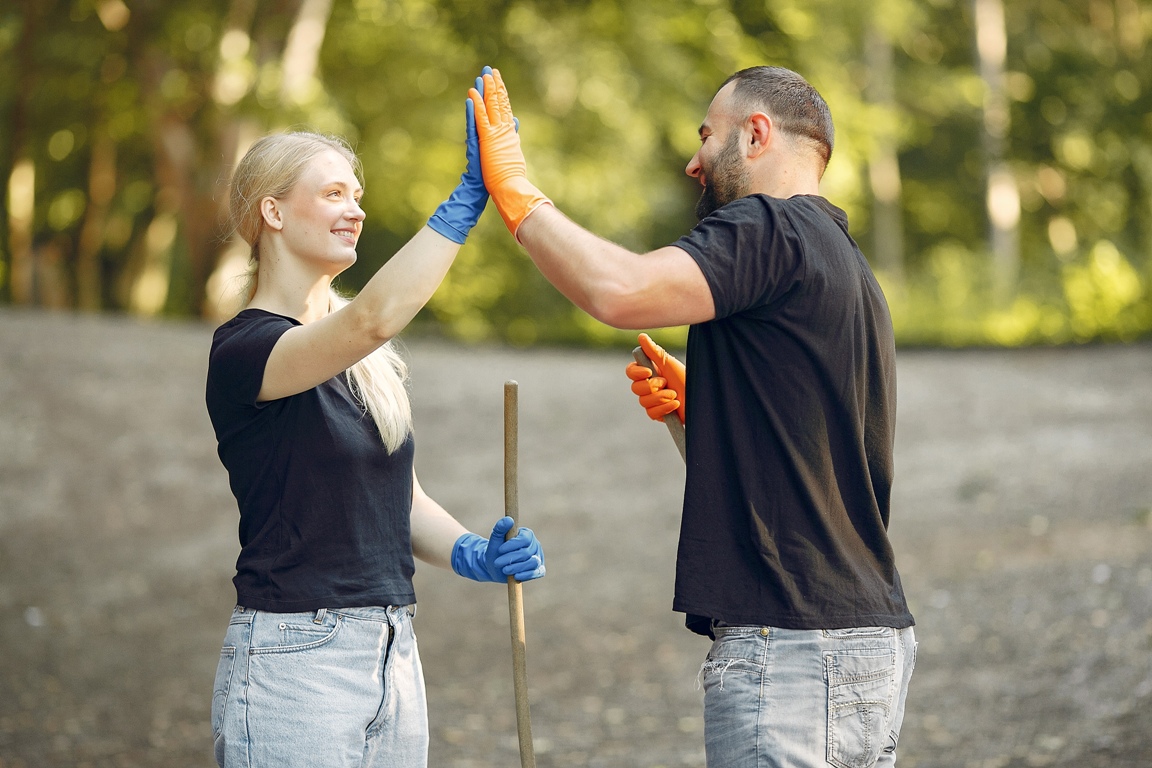 Couple building trust through bonding activities