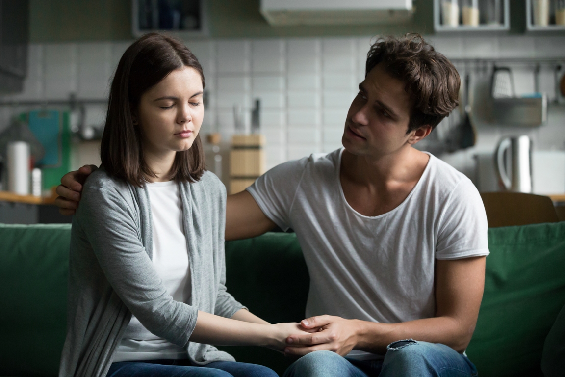 Couple discussing relationship with bipolar disorder