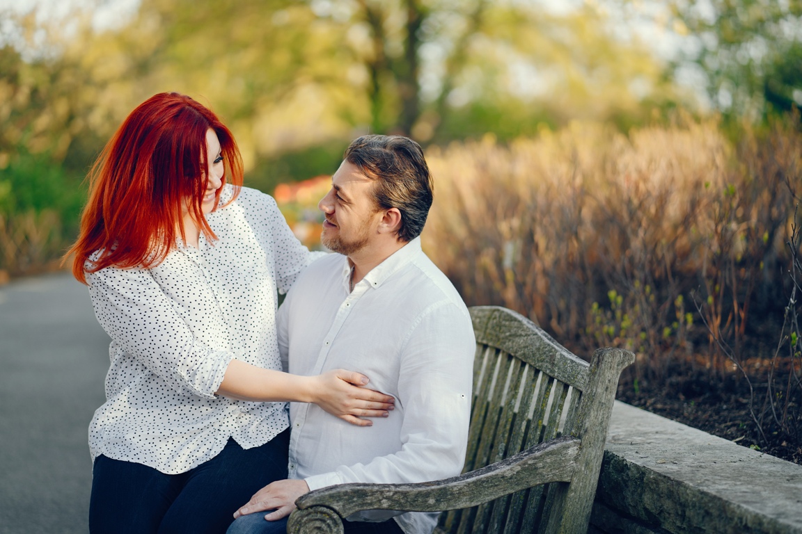 Couple making a commitment to change