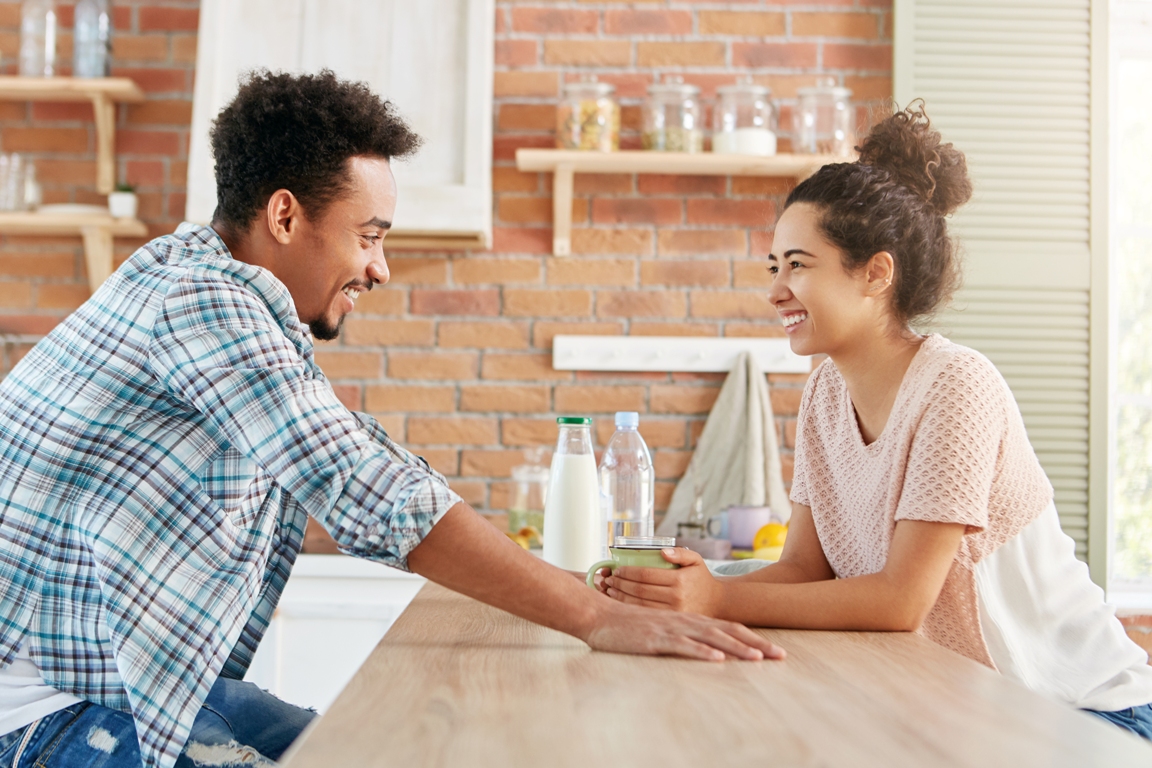 couple-having-discussion