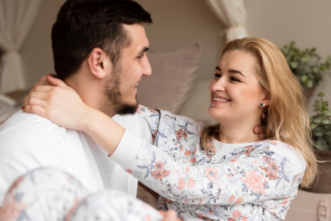 Couple showing emotional support in a healthy relationship