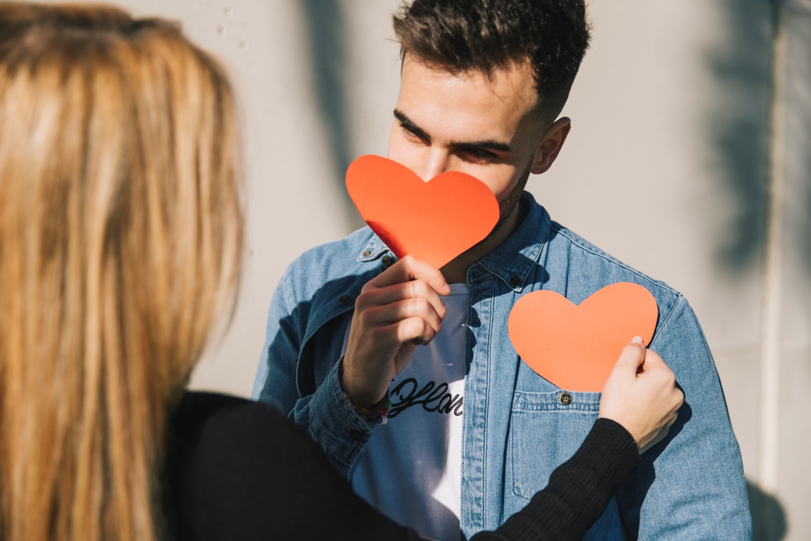 Signs of love bombing in a relationship, how to recognize manipulation tactics